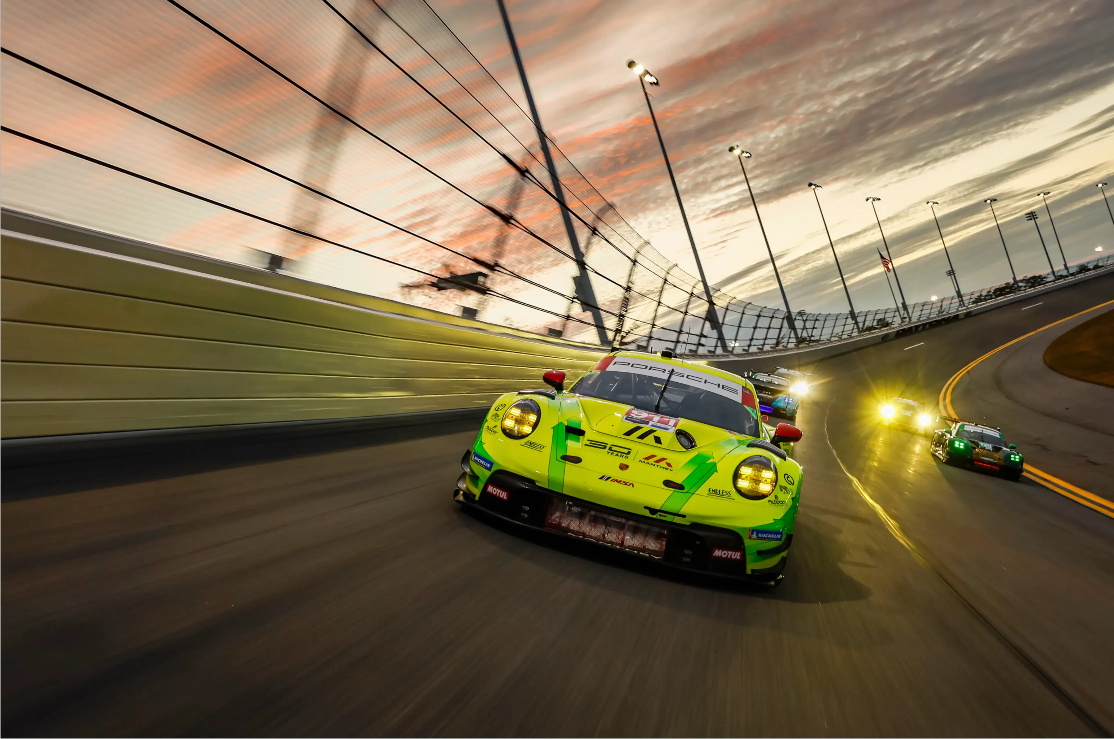 Der Manthey-Porsche 911 GT3 R auf der Rennstrecke